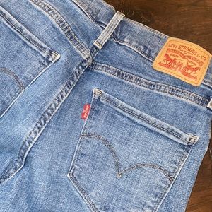 Size 26 Levi Jeans, high rise straight
